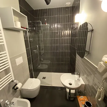 Tiburtina Suites, Gæstehus