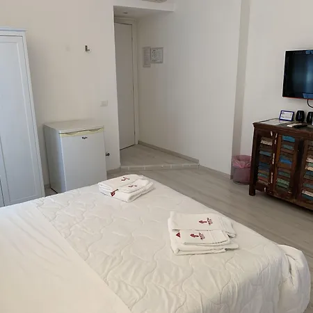 Tiburtina Suites, Gæstehus Rom