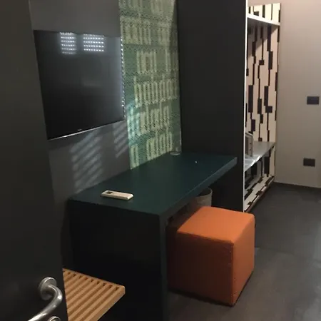 Tiburtina Suites, 3*