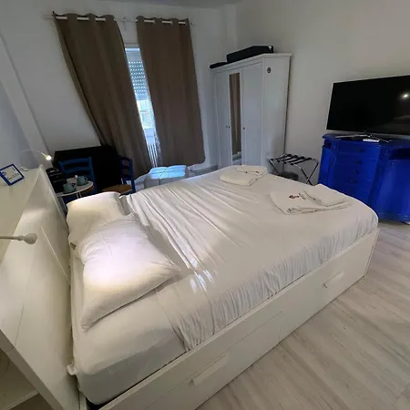 Tiburtina Suites, Gæstehus