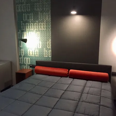 Tiburtina Suites, בית הארחה רומא