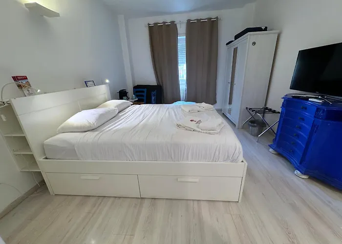 Tiburtina Suites, Pensión