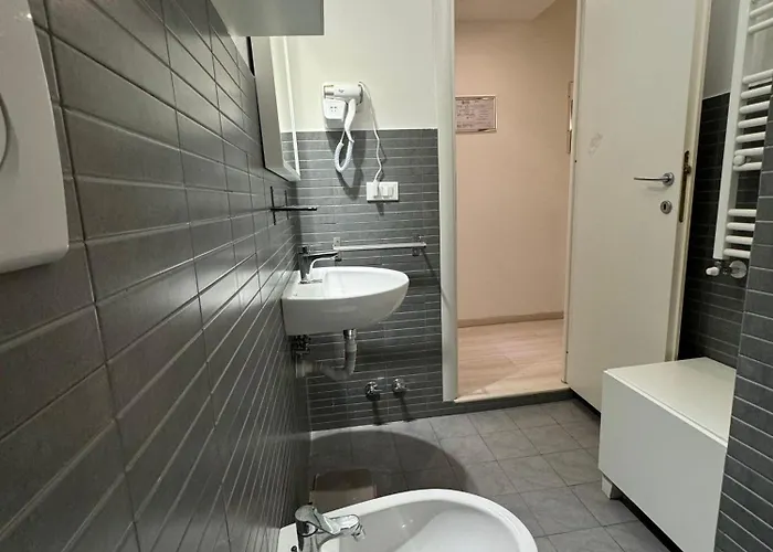 Pensión Tiburtina Suites, 3*