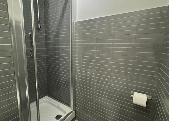 Tiburtina Suites, Pensión Roma