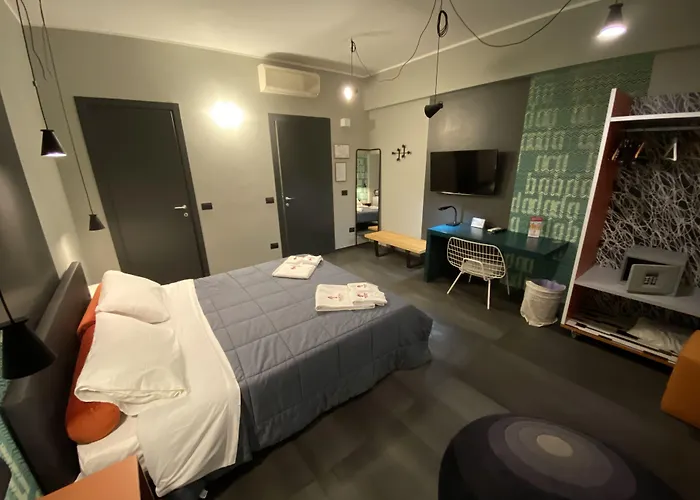 Tiburtina Suites, 3*