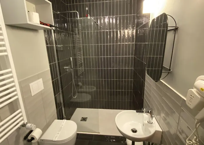 Tiburtina Suites, Pensión