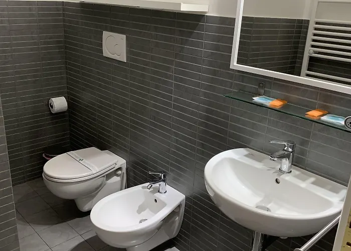 Tiburtina Suites, Pensión Roma