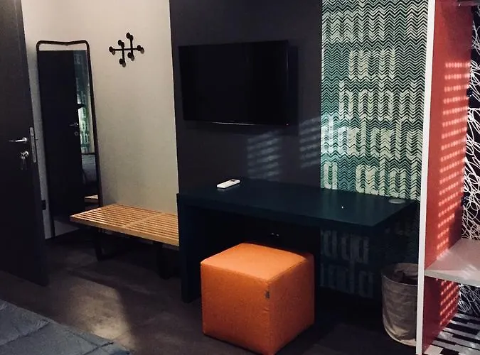 Tiburtina Suites, Pensión 3*