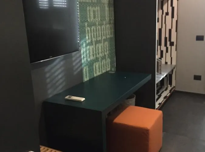 Tiburtina Suites, 3*