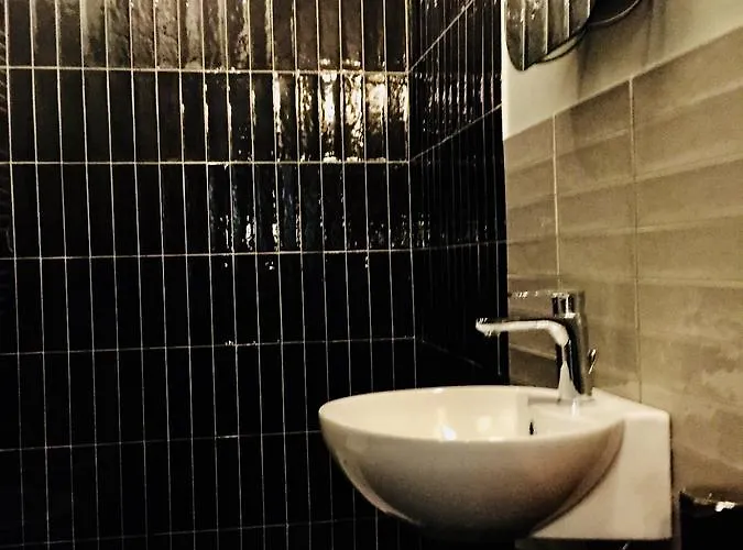 Pensión Tiburtina Suites, 3*