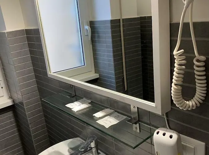 Tiburtina Suites, Pensión 3*