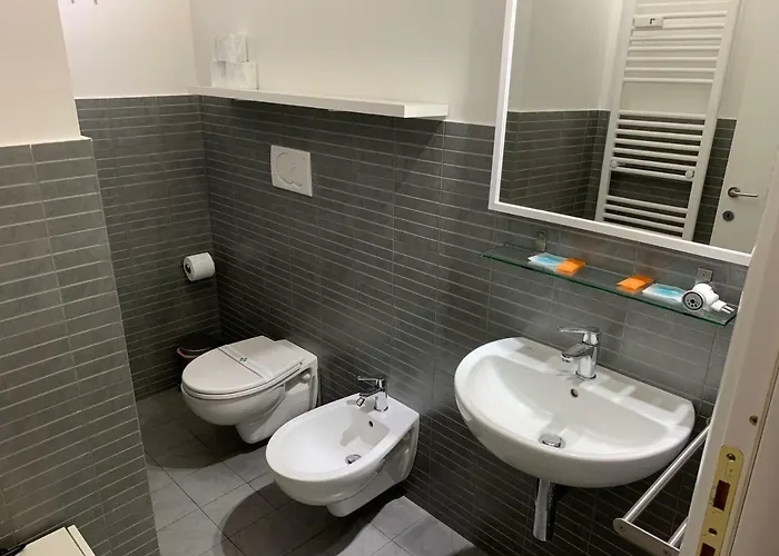 Tiburtina Suites, Pensión